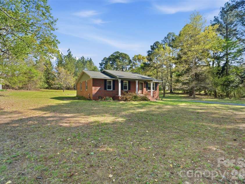 2291 Hicklin Bridge Road, Edgemoor, SC 29712.  MLS# CAR4362259, YatesRealty ID 8053. Welcome home!
