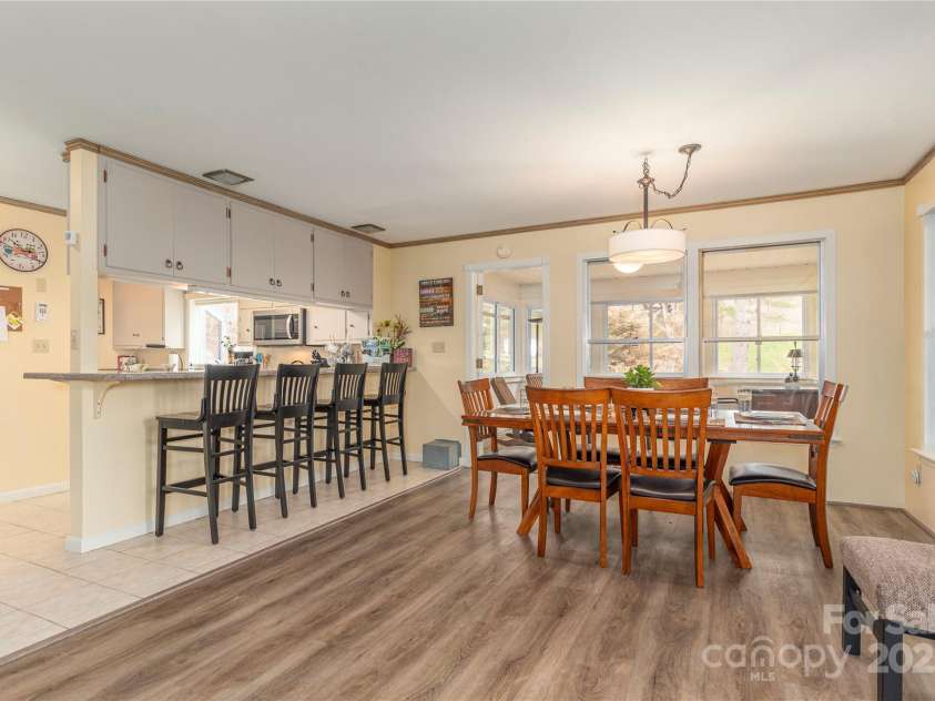55 Grove Park, Waynesville, NC 28786.  MLS# CAR4218196, YatesRealty ID 8054. Dining area and breakfast bar.