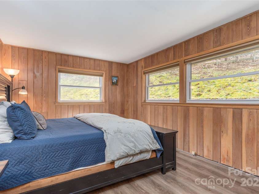 55 Grove Park, Waynesville, NC 28786.  MLS# CAR4302254, YatesRealty ID 8054. 