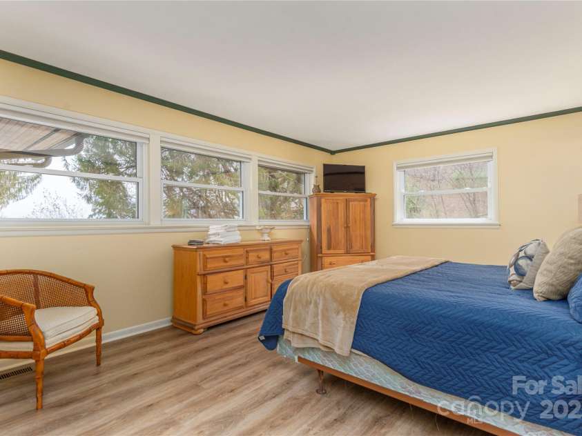 55 Grove Park, Waynesville, NC 28786.  MLS# CAR4302254, YatesRealty ID 8054. 