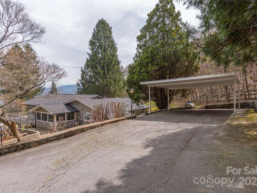 55 Grove Park, Waynesville, NC 28786.  MLS# CAR4302254, YatesRealty ID 8054. 