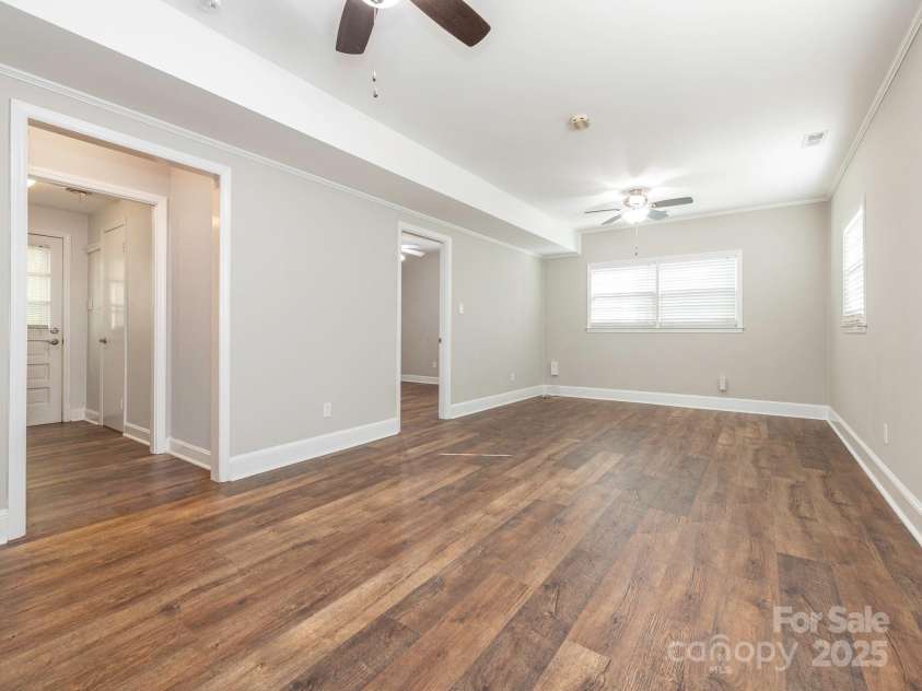 7024 Rockledge Drive, Charlotte, NC 28210.  MLS# CAR4244207, YatesRealty ID 8055. 