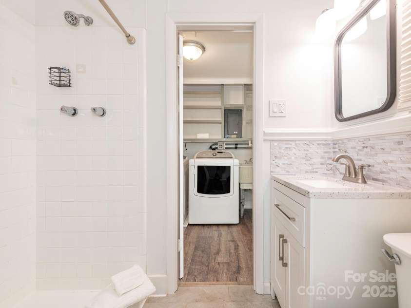 7024 Rockledge Drive, Charlotte, NC 28210.  MLS# CAR4244207, YatesRealty ID 8055. 