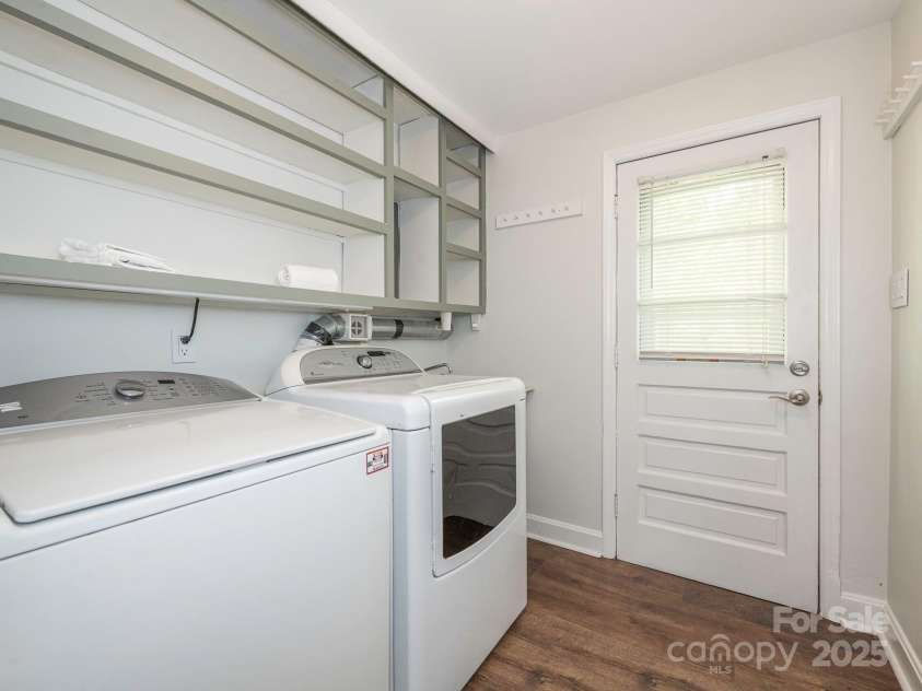 7024 Rockledge Drive, Charlotte, NC 28210.  MLS# CAR4244207, YatesRealty ID 8055. 