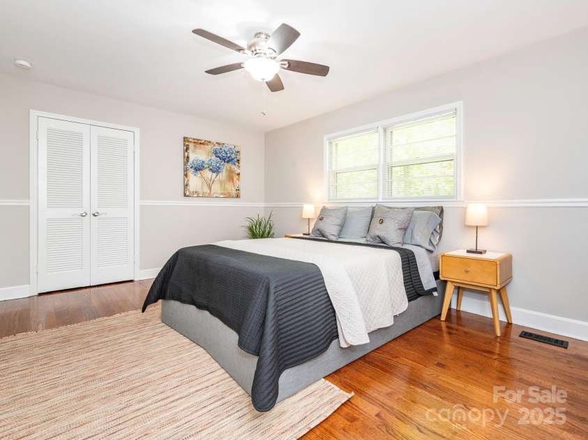 7024 Rockledge Drive, Charlotte, NC 28210.  MLS# CAR4244207, YatesRealty ID 8055. 