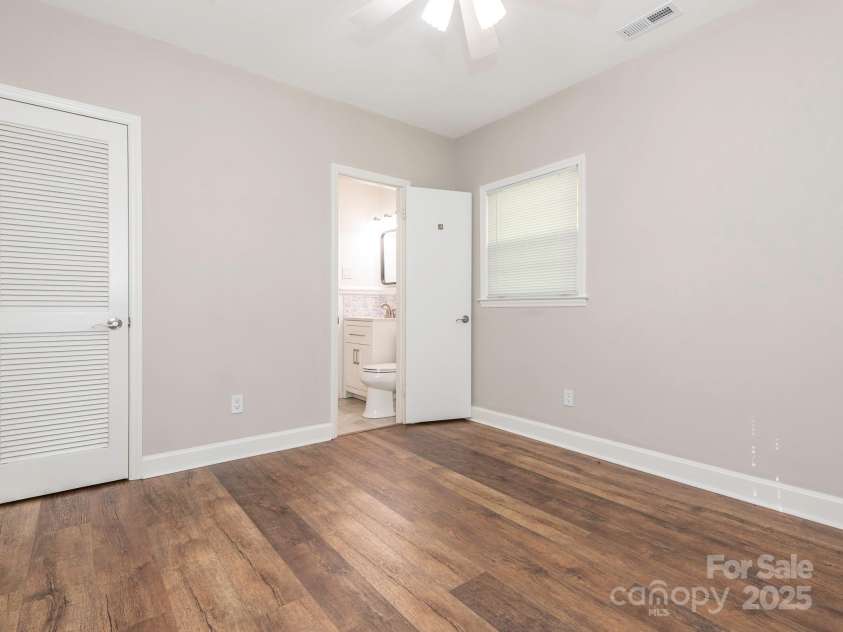 7024 Rockledge Drive, Charlotte, NC 28210.  MLS# CAR4244207, YatesRealty ID 8055. 