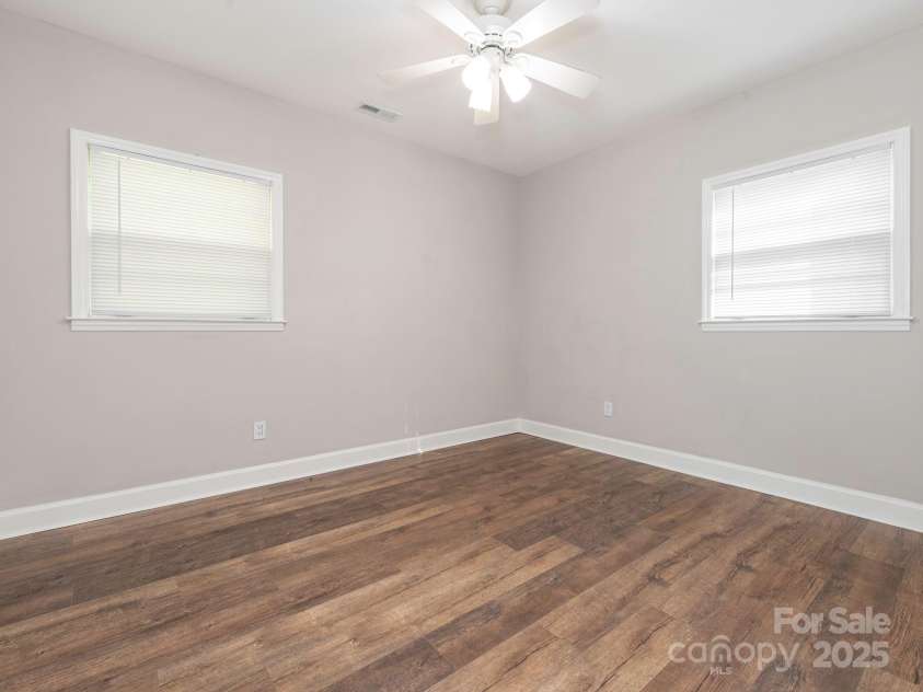 7024 Rockledge Drive, Charlotte, NC 28210.  MLS# CAR4244207, YatesRealty ID 8055. 