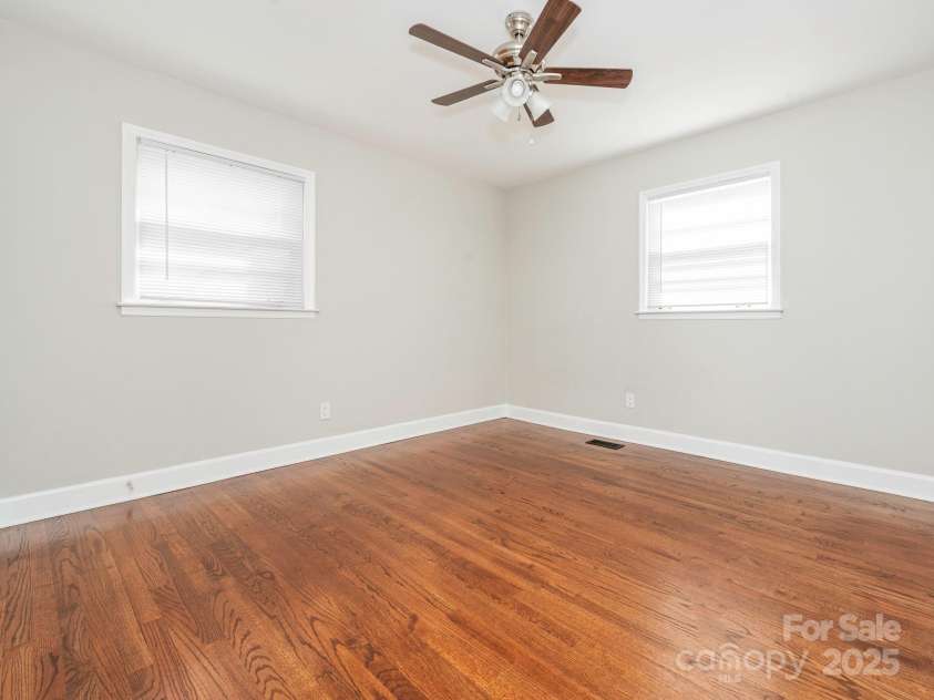 7024 Rockledge Drive, Charlotte, NC 28210.  MLS# CAR4244207, YatesRealty ID 8055. 