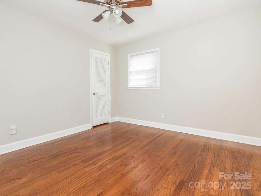 7024 Rockledge Drive, Charlotte, NC 28210.  MLS# CAR4244207, YatesRealty ID 8055. 