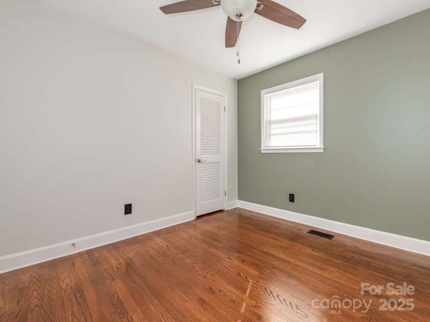 7024 Rockledge Drive, Charlotte, NC 28210.  MLS# CAR4244207, YatesRealty ID 8055. 