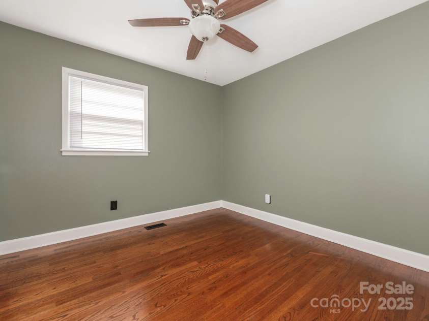 7024 Rockledge Drive, Charlotte, NC 28210.  MLS# CAR4244207, YatesRealty ID 8055. 