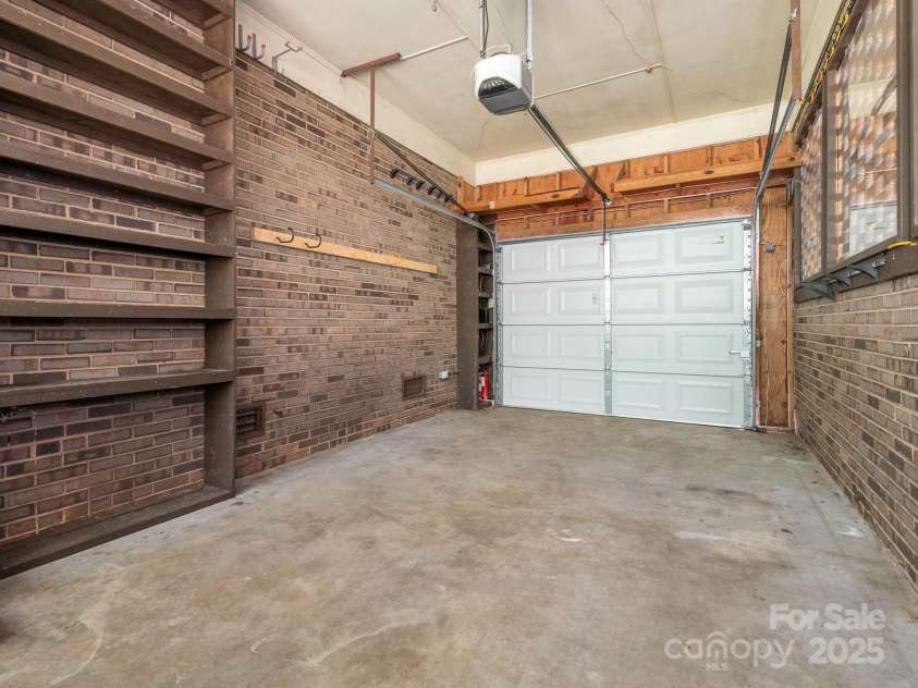 7024 Rockledge Drive, Charlotte, NC 28210.  MLS# CAR4244207, YatesRealty ID 8055. 