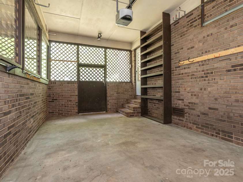 7024 Rockledge Drive, Charlotte, NC 28210.  MLS# CAR4244207, YatesRealty ID 8055. 