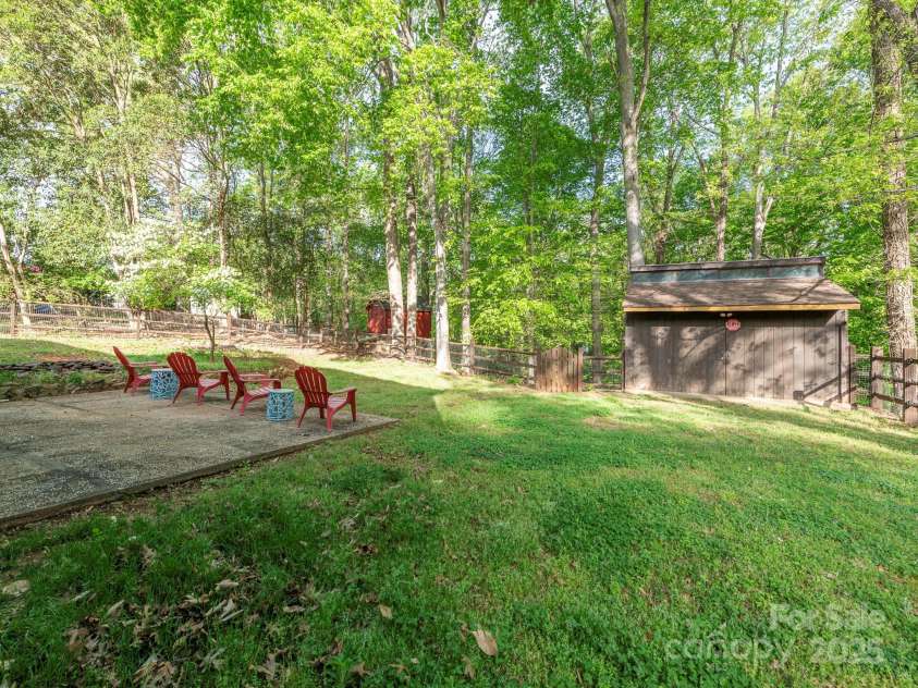 7024 Rockledge Drive, Charlotte, NC 28210.  MLS# CAR4244207, YatesRealty ID 8055. 