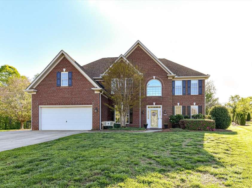 9427 Bethesda Court, Matthews, NC 28104.  MLS# CAR4243867, YatesRealty ID 8056. 