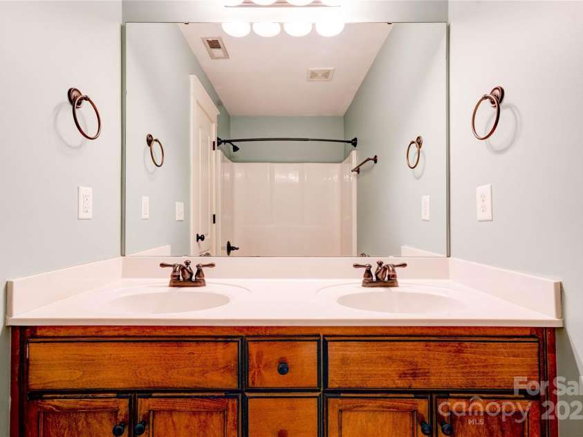 704 Catawba Street, Belmont, NC 28012.  MLS# CAR4249281, YatesRealty ID 8057. En-suite bathroom