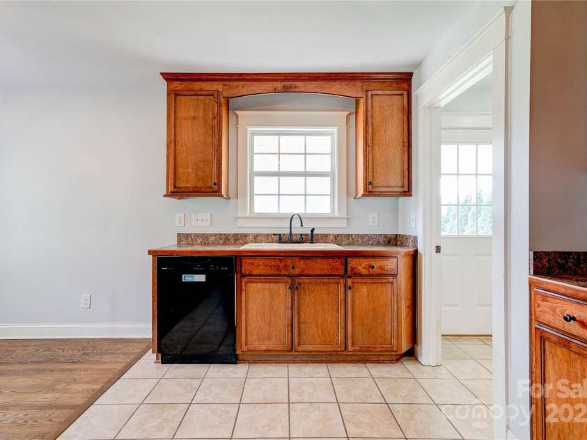 704 Catawba Street, Belmont, NC 28012.  MLS# CAR4249281, YatesRealty ID 8057. Kitchen