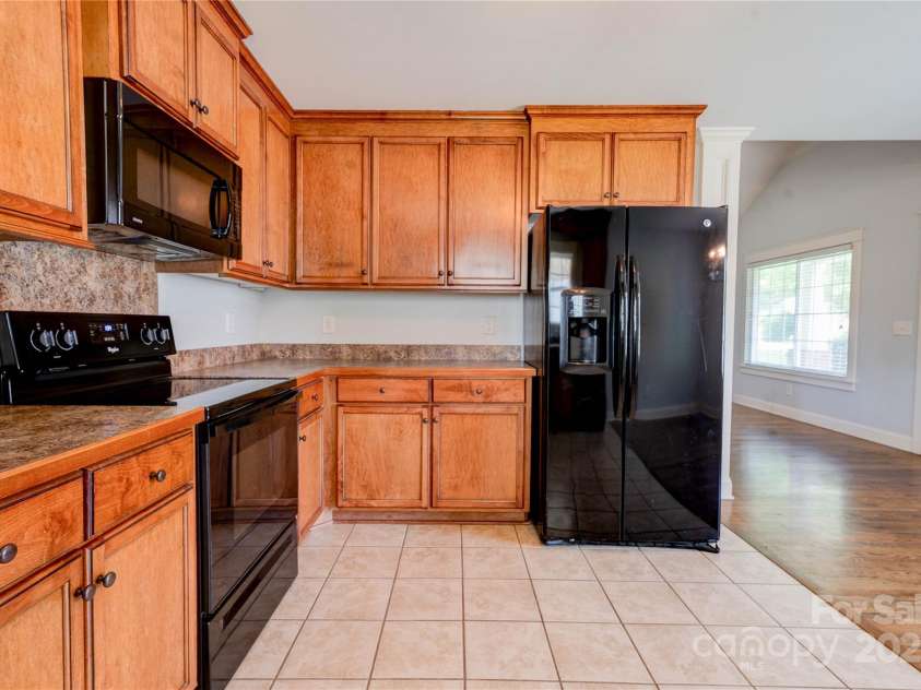 704 Catawba Street, Belmont, NC 28012.  MLS# CAR4249281, YatesRealty ID 8057. Kitchen