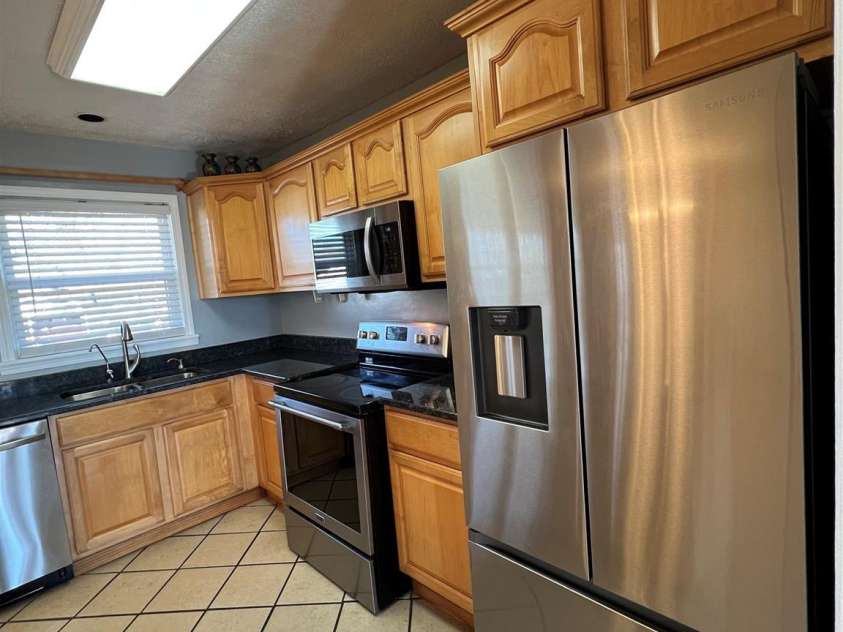 604 Eastwood Drive, Albemarle, NC 28001.  MLS# CAR4210348, YatesRealty ID 8059. Kitchen - Stainless Appliances