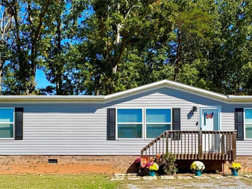 3512 Meldonna Drive, Maiden, NC 28650.  MLS# CAR4313064, YatesRealty ID 806. 