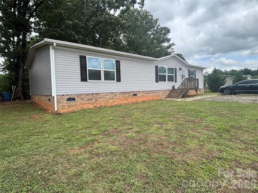 3512 Meldonna Drive, Maiden, NC 28650.  MLS# CAR4386085, YatesRealty ID 806. 