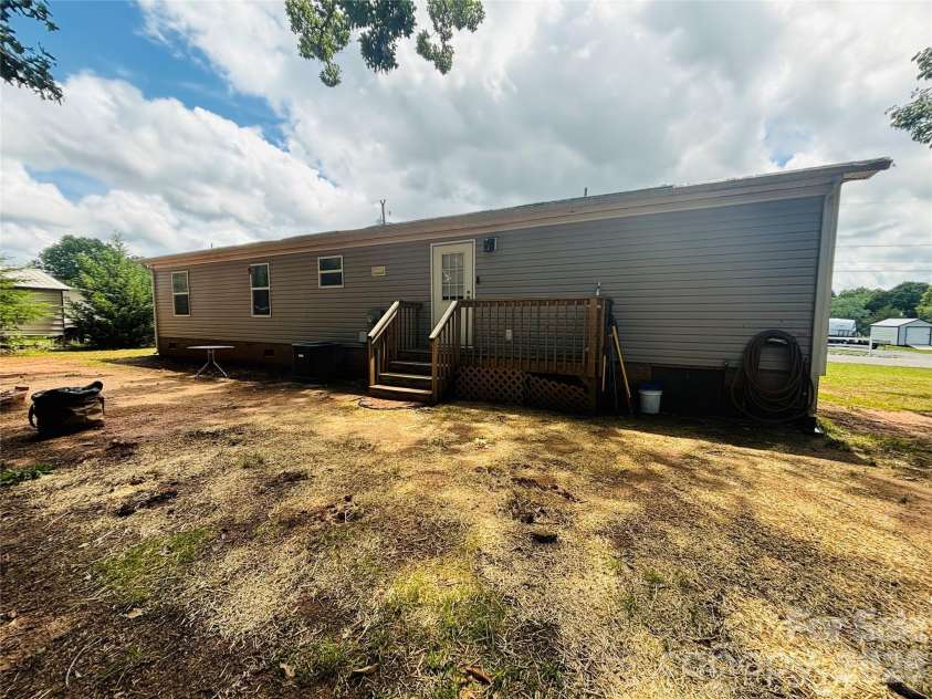 3512 Meldonna Drive, Maiden, NC 28650.  MLS# CAR4386085, YatesRealty ID 806. 