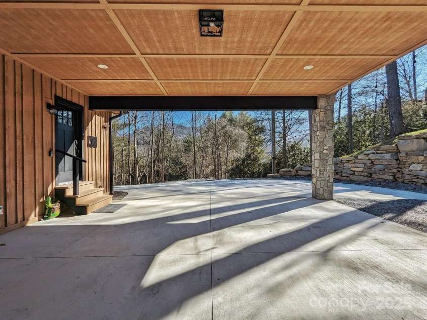 600 Pinewood Drive, Waynesville, NC 28786.  MLS# CAR4216551, YatesRealty ID 8061. 