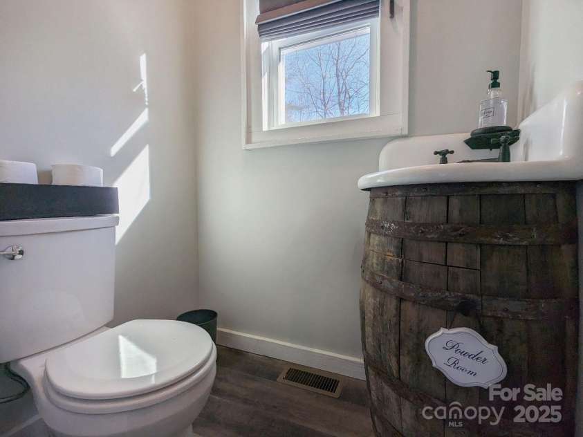 600 Pinewood Drive, Waynesville, NC 28786.  MLS# CAR4216551, YatesRealty ID 8061. 