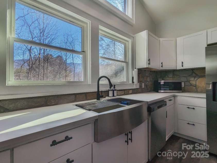 600 Pinewood Drive, Waynesville, NC 28786.  MLS# CAR4216551, YatesRealty ID 8061. 