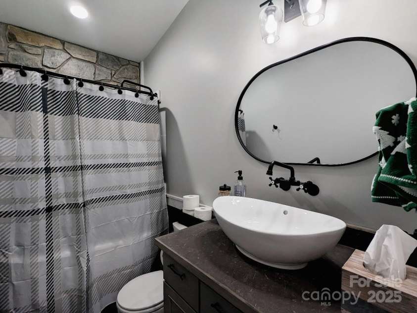 600 Pinewood Drive, Waynesville, NC 28786.  MLS# CAR4216551, YatesRealty ID 8061. 