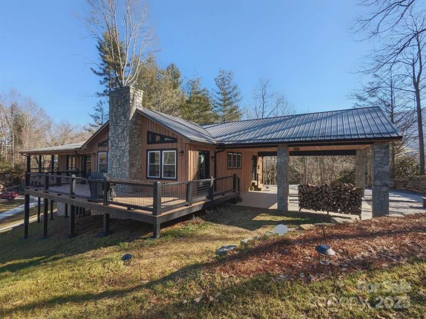 600 Pinewood Drive, Waynesville, NC 28786.  MLS# CAR4216551, YatesRealty ID 8061. 