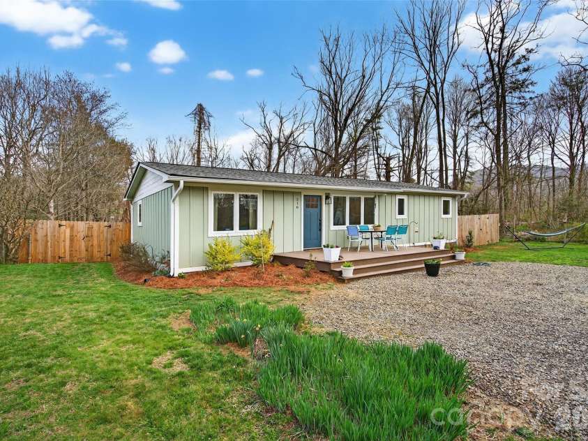 216 Vance Avenue, Black Mountain, NC 28711.  MLS# CAR4364154, YatesRealty ID 8062. 