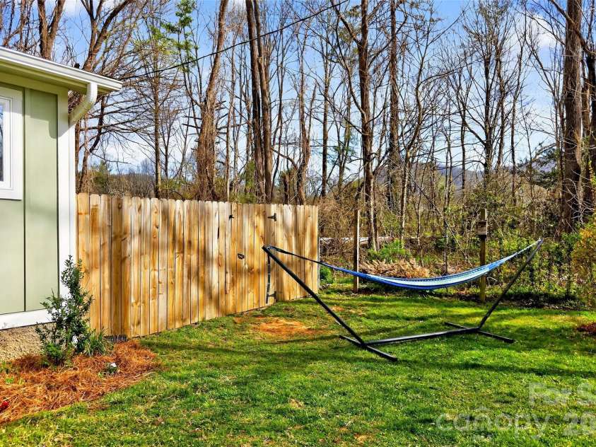 216 Vance Avenue, Black Mountain, NC 28711.  MLS# CAR4364154, YatesRealty ID 8062. 