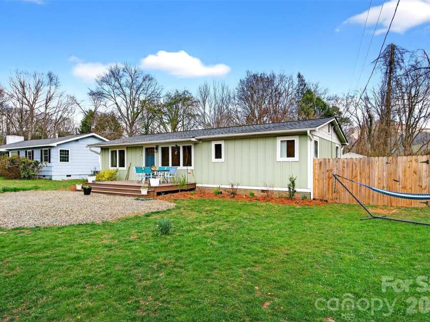 216 Vance Avenue, Black Mountain, NC 28711.  MLS# CAR4364154, YatesRealty ID 8062. 