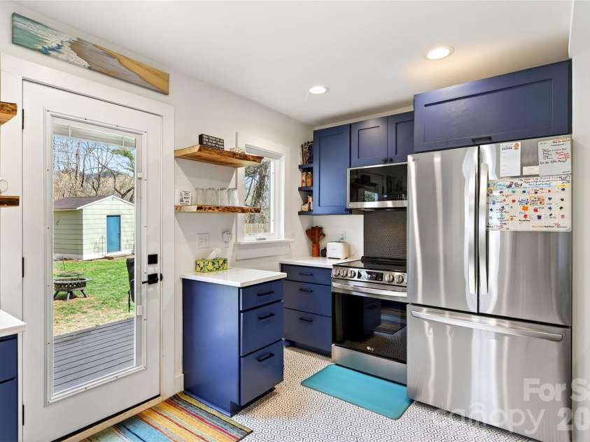 216 Vance Avenue, Black Mountain, NC 28711.  MLS# CAR4364154, YatesRealty ID 8062. 