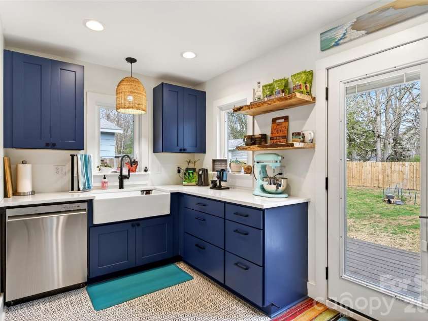 216 Vance Avenue, Black Mountain, NC 28711.  MLS# CAR4364154, YatesRealty ID 8062. 