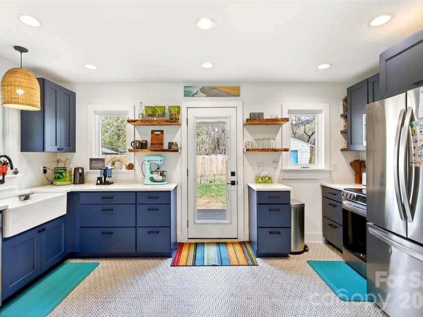 216 Vance Avenue, Black Mountain, NC 28711.  MLS# CAR4364154, YatesRealty ID 8062. 