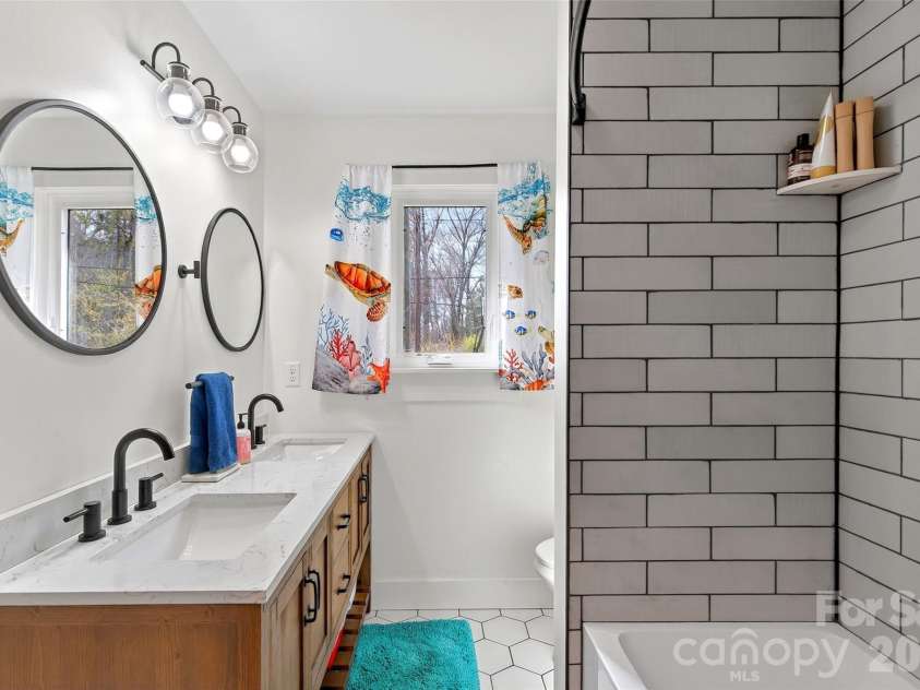 216 Vance Avenue, Black Mountain, NC 28711.  MLS# CAR4364154, YatesRealty ID 8062. 