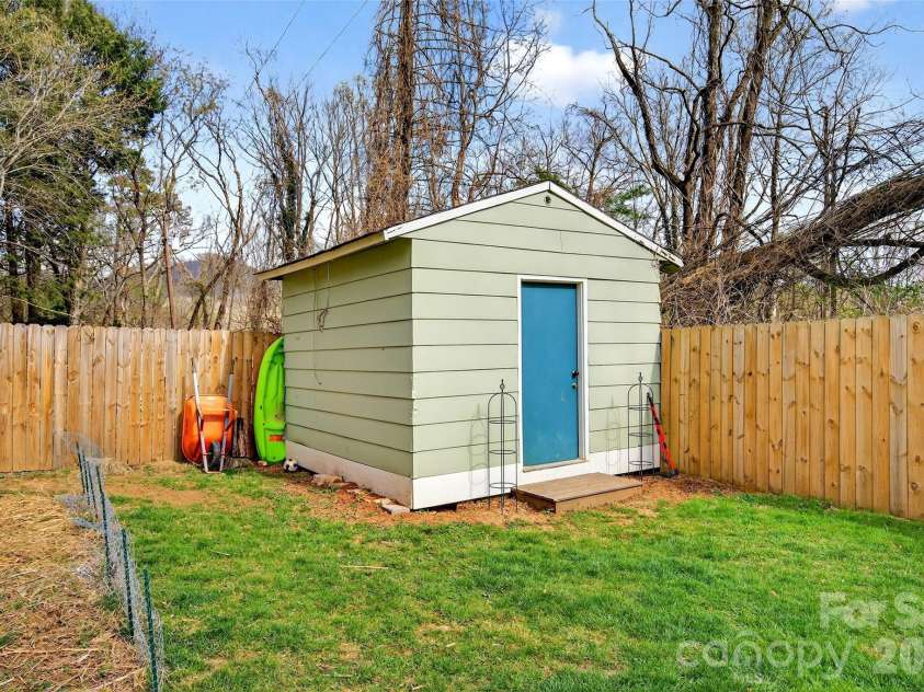 216 Vance Avenue, Black Mountain, NC 28711.  MLS# CAR4364154, YatesRealty ID 8062. 