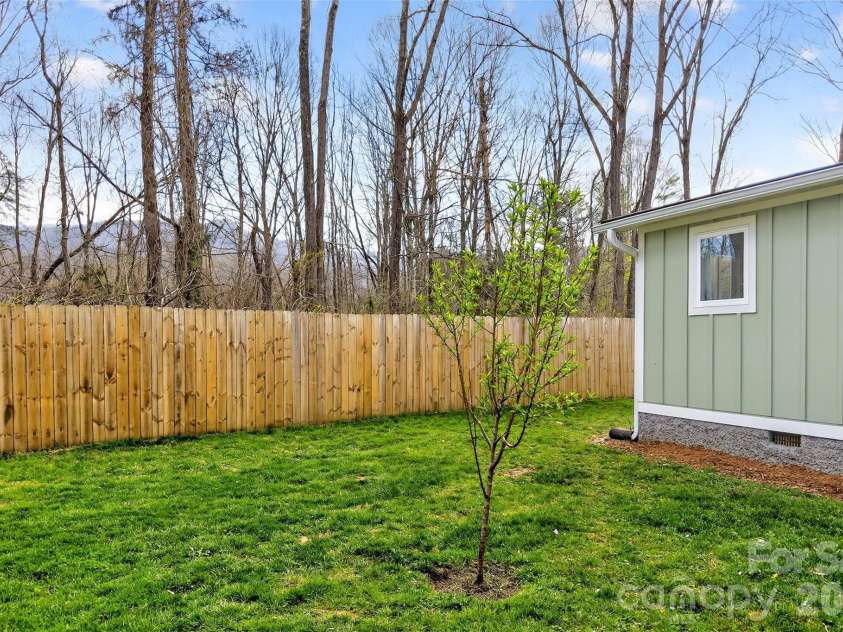 216 Vance Avenue, Black Mountain, NC 28711.  MLS# CAR4364154, YatesRealty ID 8062. 