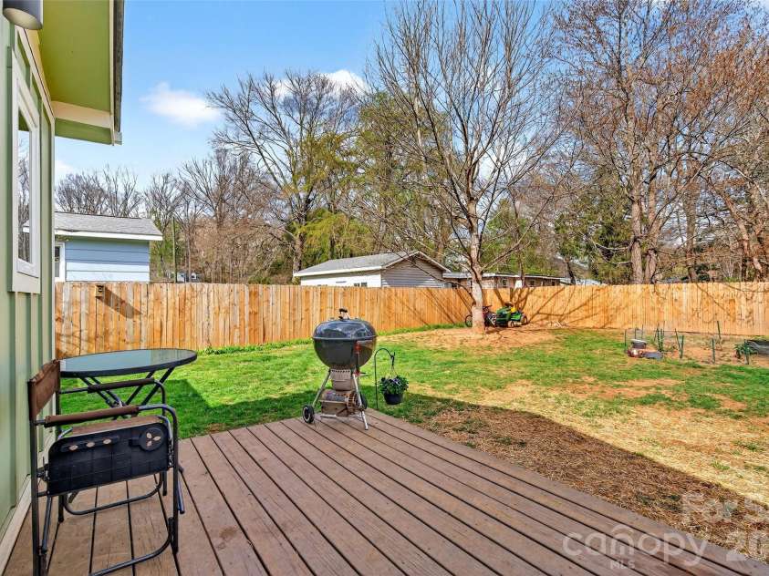 216 Vance Avenue, Black Mountain, NC 28711.  MLS# CAR4364154, YatesRealty ID 8062. 