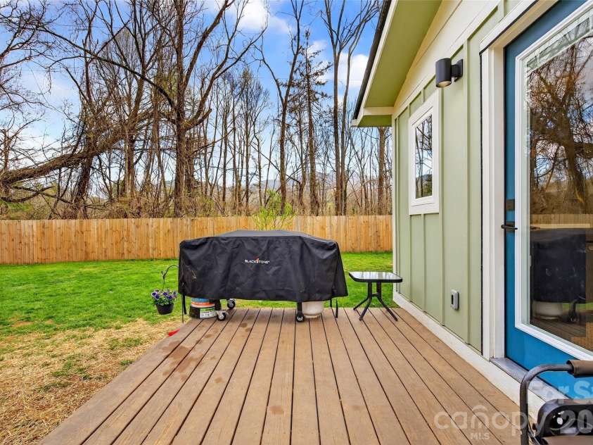 216 Vance Avenue, Black Mountain, NC 28711.  MLS# CAR4364154, YatesRealty ID 8062. 