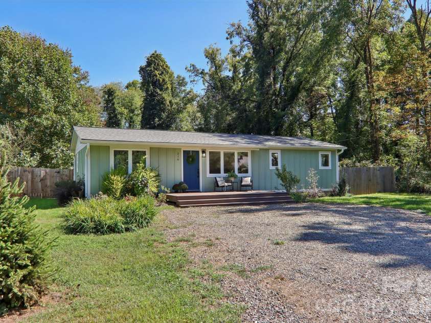 216 Vance Avenue, Black Mountain, NC 28711.  MLS# CAR4430740, YatesRealty ID 8062. 