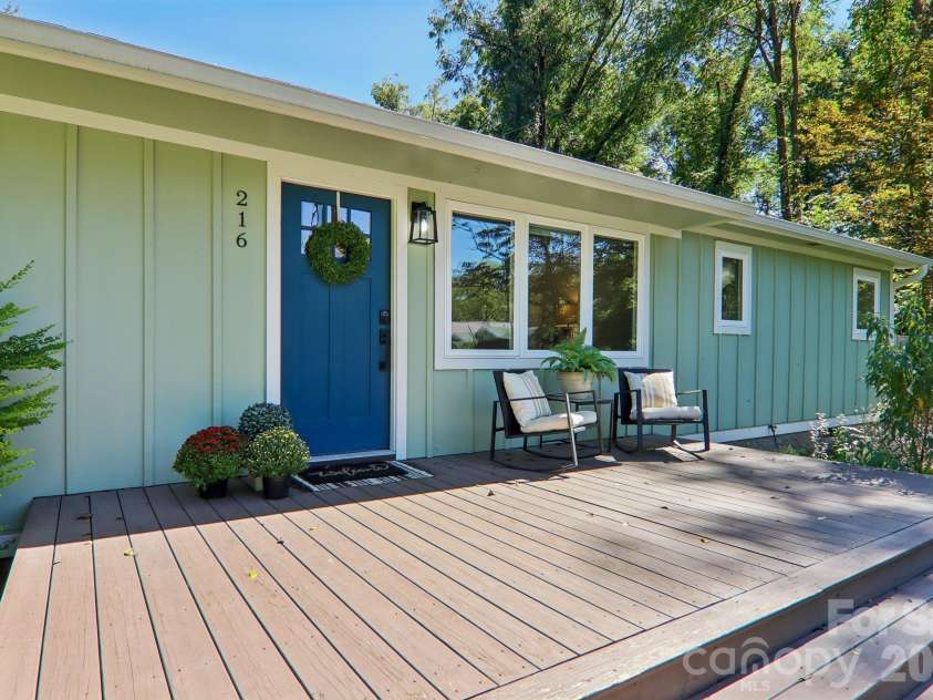 216 Vance Avenue, Black Mountain, NC 28711.  MLS# CAR4430740, YatesRealty ID 8062. 