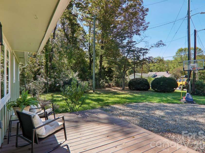 216 Vance Avenue, Black Mountain, NC 28711.  MLS# CAR4430740, YatesRealty ID 8062. 