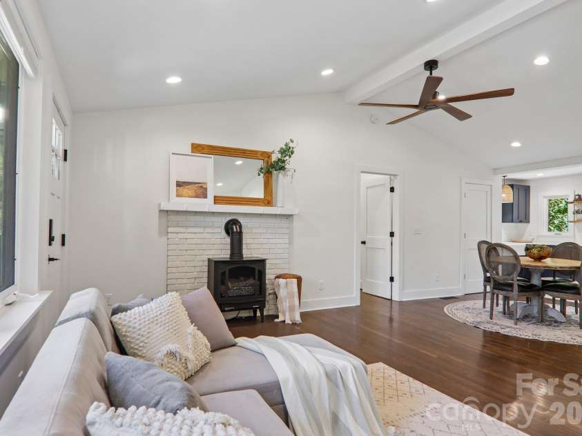 216 Vance Avenue, Black Mountain, NC 28711.  MLS# CAR4430740, YatesRealty ID 8062. 