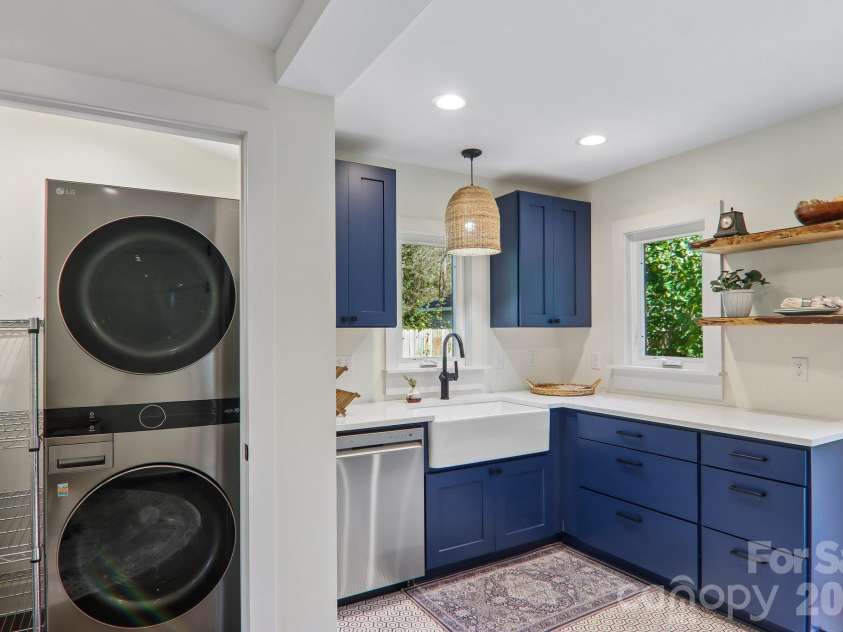 216 Vance Avenue, Black Mountain, NC 28711.  MLS# CAR4430740, YatesRealty ID 8062. 