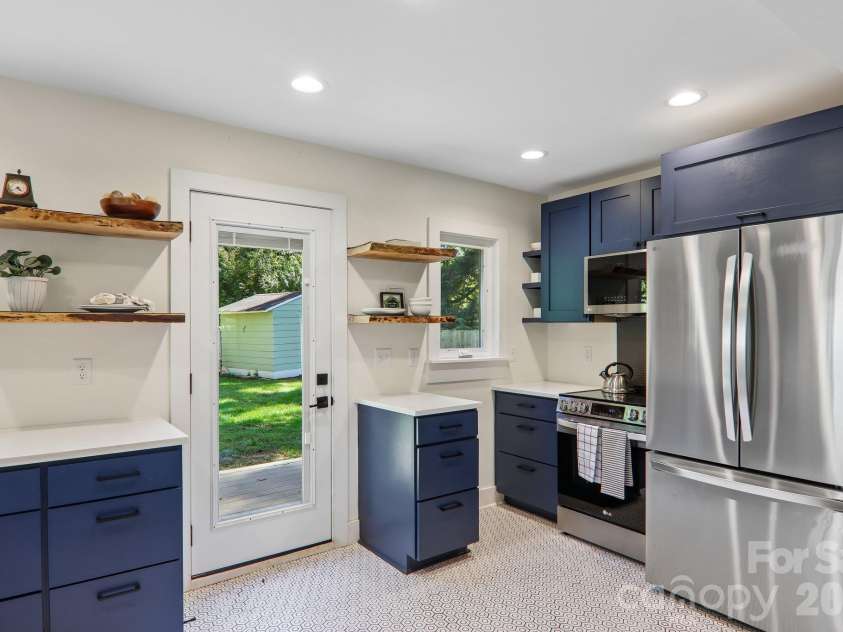 216 Vance Avenue, Black Mountain, NC 28711.  MLS# CAR4430740, YatesRealty ID 8062. 