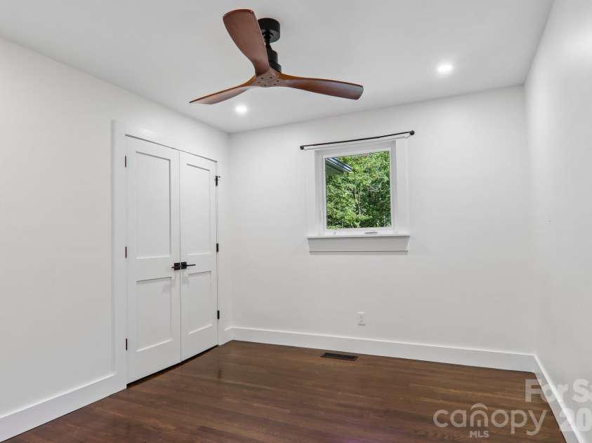 216 Vance Avenue, Black Mountain, NC 28711.  MLS# CAR4430740, YatesRealty ID 8062. 