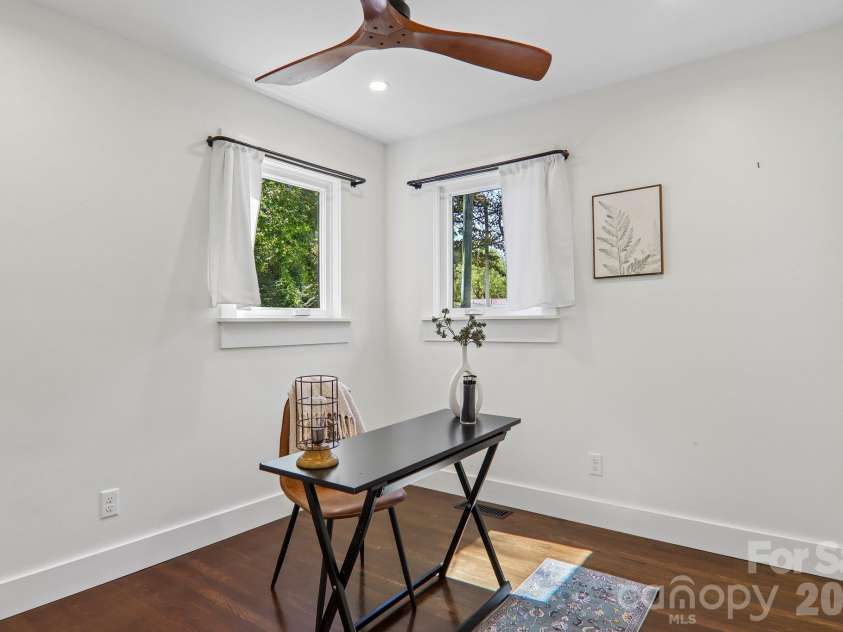 216 Vance Avenue, Black Mountain, NC 28711.  MLS# CAR4430740, YatesRealty ID 8062. 